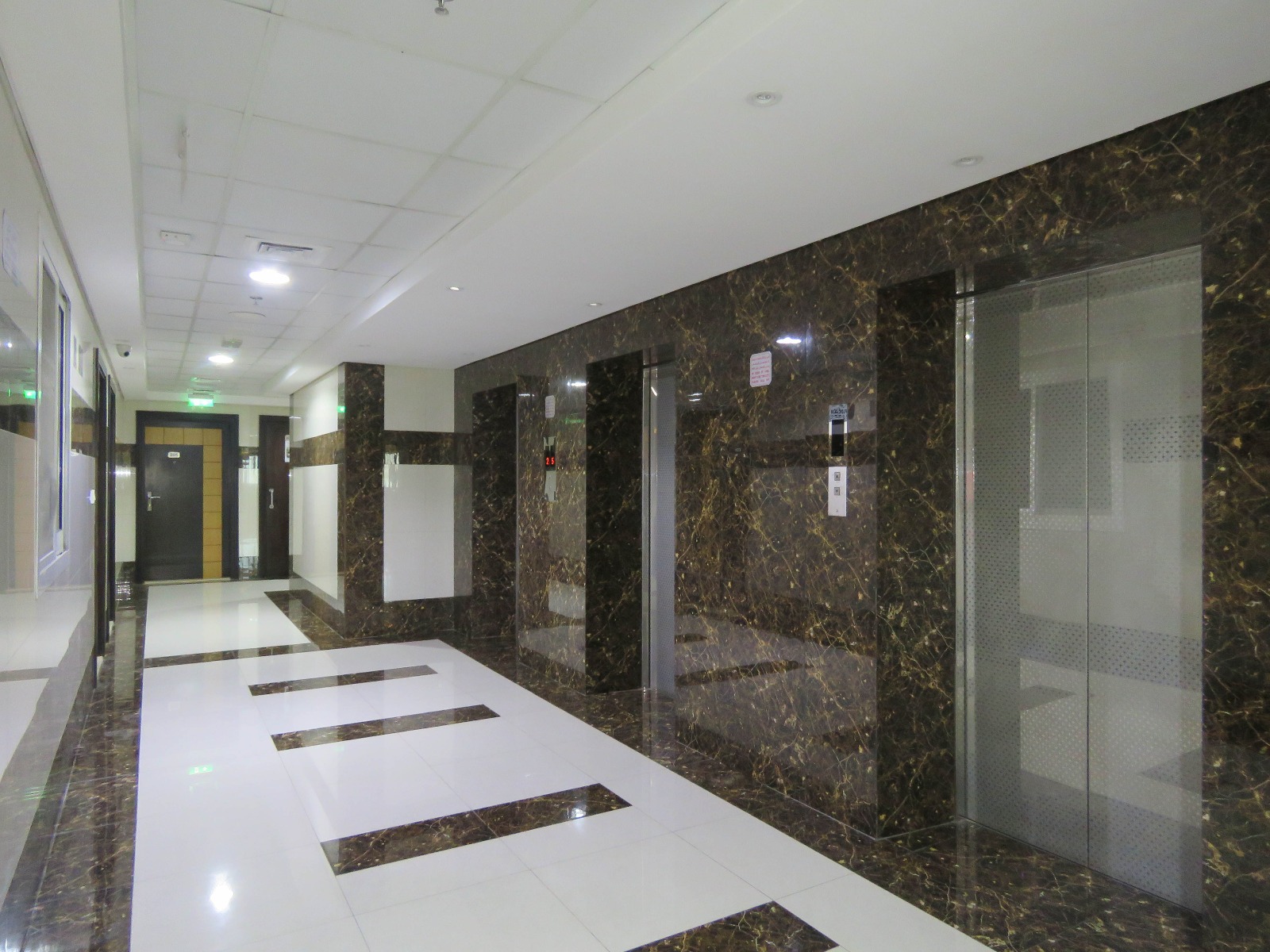 Spacious 1 bedroom apartment  w/ balcony | Vacant | Near new metro station | Huge Garden | Closed Kitchen